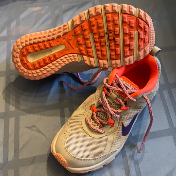 Nike Shoes - 🆓 SHIPPING - Nikes